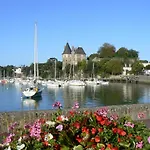 A 300m De La De Ste Marie S/mer