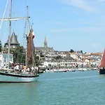 A 300m De La De Ste Marie S/mer