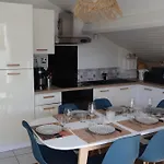 A 300m De La De Ste Marie S/mer