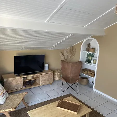 A 300m De La De Ste Marie S/mer *