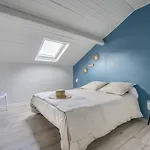 A 300m De La De Ste Marie S/mer