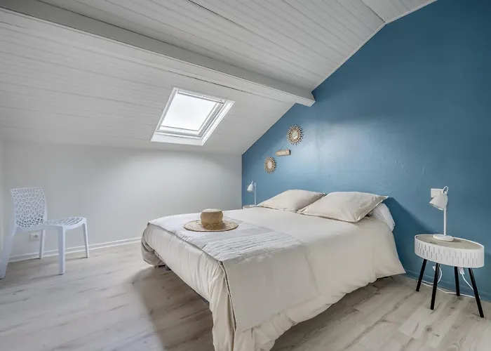 A 300m De La De Ste Marie S/mer