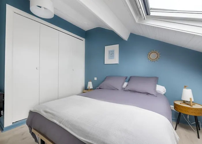 A 300m De La De Ste Marie S/mer