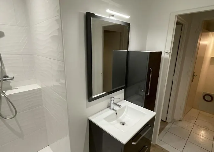 A 300m De La De Ste Marie S/mer *